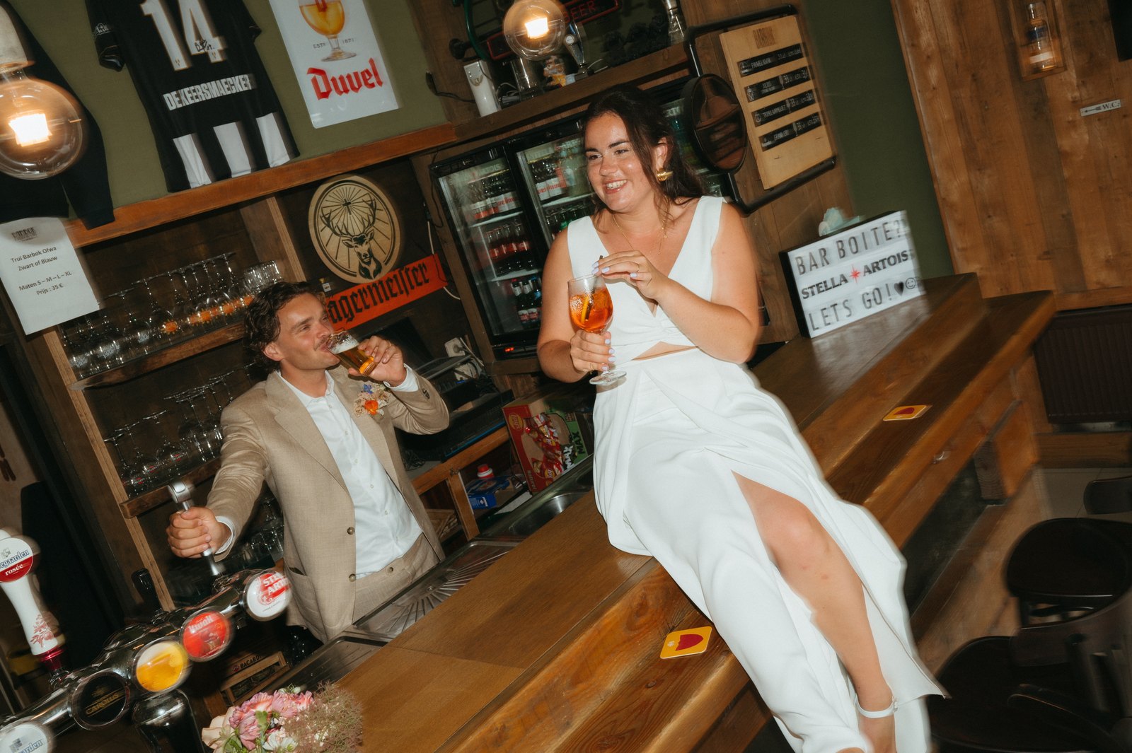 Avondsfeer op het trouwfeest van Rani en Joren